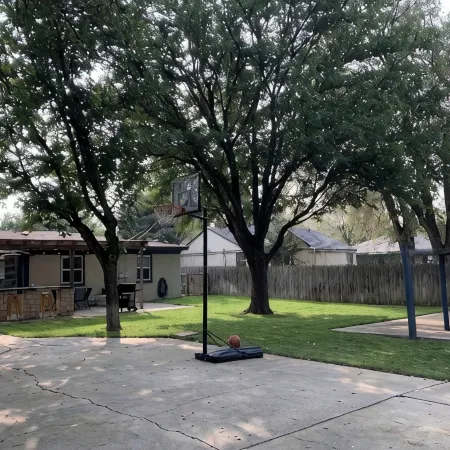 The Yellow Door- Close to I-40, Garage, B-ball Court, Fire-pit and Grill