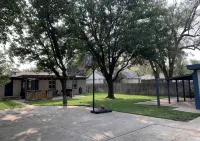 The Yellow Door- Close to I-40, Garage, B-ball Court, Fire-pit and Grill - 4-Star