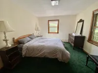 Lakeside Home with Mountain Views - Wifi
