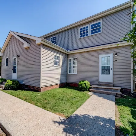 Rock and Roll Residence - Short Drive to Music City at 1/3 the Price!