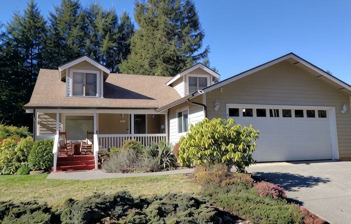 Comfy Spacious Home, Minutes to Beaches, King Bed, Sleeps 9, WiFi, Dog friendly
