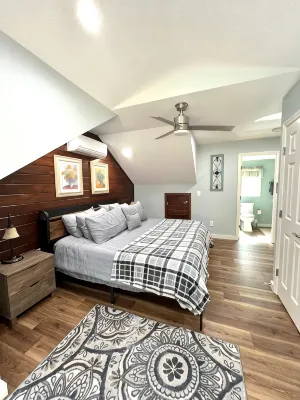 Modern Open Floor Plan Guest Apt with King - 4성급