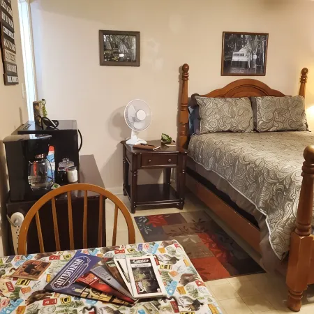 Cabin Like Setting on Secluded Wooded Property 5 Minutes from Caddo Lake