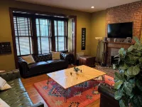 4 br 2 baClassical Victorian Home Off Walnut Street in Shadyside Pittsburgh - Holiday bungalows
