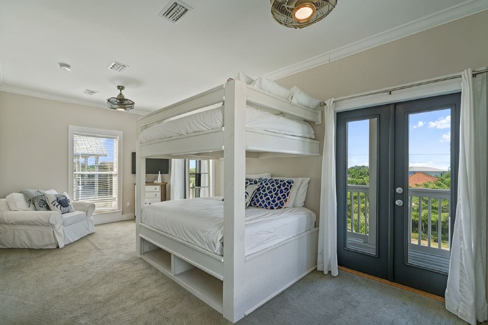 Photo 4 of 6