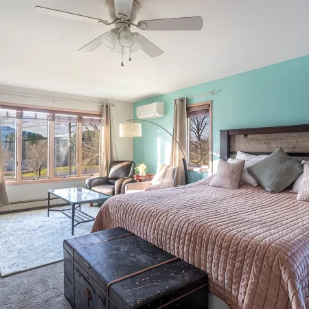 Amenity-Rich Fun Cabin~HotTub*GameRm*20-min to Ski