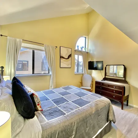 NEWLY RENOVATED Basecamp for Outdoor Adventures w/ BBQ, Shared Hot Tub & Pool