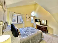 NEWLY RENOVATED Basecamp for Outdoor Adventures w/ BBQ, Shared Hot Tub & Pool - 무료 와이파이