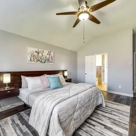 Cozy Pearland Getaway Home! Large backyard w/patio! 5 STAR REVIEWS.