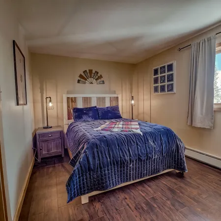 Silverthorne Condo with Mtn views, Pool & Hot tub