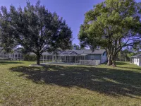 Four Beds, three baths, heated pool, and a Golf Course. What more do you need!! - Wifi
