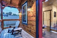 Creekside PF Cabin. Hot Tub, Game Rm & Creek Views!5Mins to PF Attractions. - ชาเลต์