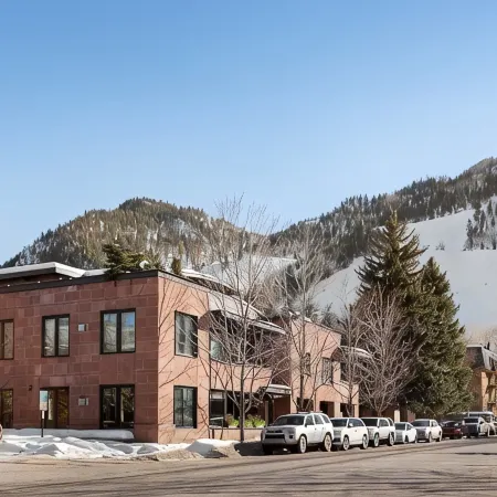9 Million Luxury Residence at “Monarch on the Park”Downtown Aspen with Parking