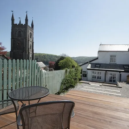 Private garden & central location  within 5 min walk of town