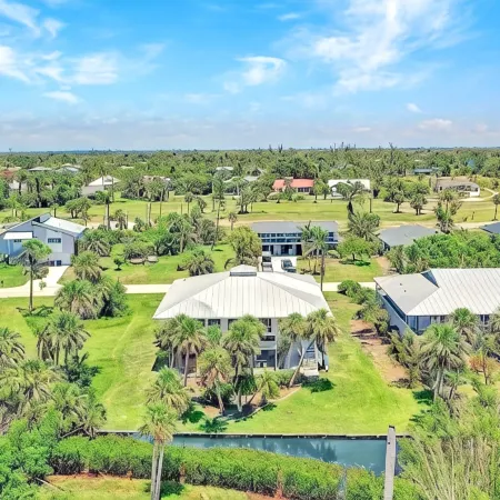 The Clubhouse - Fish, Bike and Relax in this spacious Home with a Hot Tub