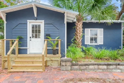 1920's Cottage by the Coast — 5 minutes from downtown - บ้านพักหลังเล็ก
