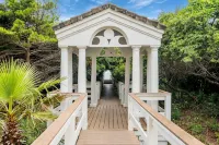 Luxurious Sea Grove Home with beach view and private beach Access. - Luxury
