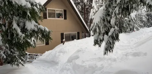 Nature Lover's Paradise: Luxurious The Shire - Cubs Crossing Chalet in Sierras - Hytter