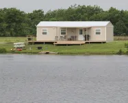 Luxury Wolf Lodge - 2 bedroom - Lakefront. - 3-Star