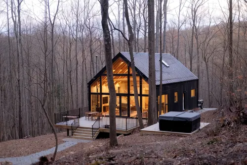 The Ledges Cabin - modern luxury on 35 acres, 8 person hot tub, wood fireplace. - Alphydda