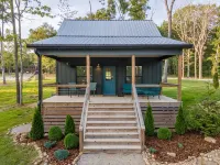 Sparks Fly / The Retreat at Water's Edge / 2 Kayaks, 1 Canoe, 1 Paddle Board - Wi-Fi