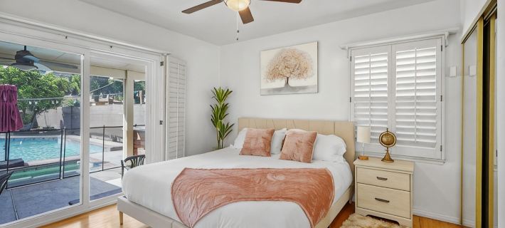 Pool - Game Room - FirePit - Free Parking - Sleeps 11 Hotels in Riverside