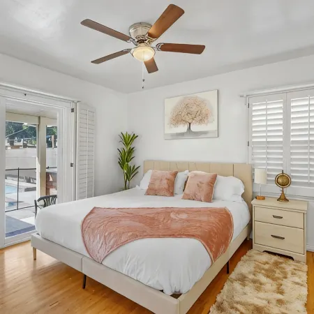 Pool - Game Room - FirePit - Free Parking - Sleeps 11