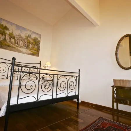 Deluxe Lucca Historic Center Apartment