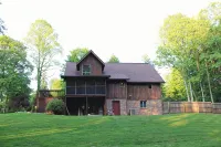 Secluded Luxury Mountain Chalet near downtown Fayetteville - Chalets