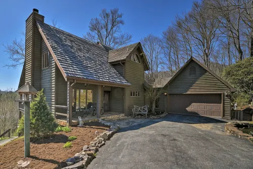 Beautiful Cabin - Hot Tub & Mtn views - 2 min to Banner Elk & 10 min to ski! - 4-Star