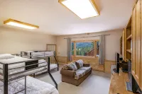 ENCHANTED CIRCLE LODGE-AWESOME MOUNTAIN VIEWS WITH HOT TUB AND SAUNA! - balcony