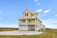 Rockport Bay Home- Private Lighted Pier: Kayaks and Kayak Launch No Extra Fees - 4つ星