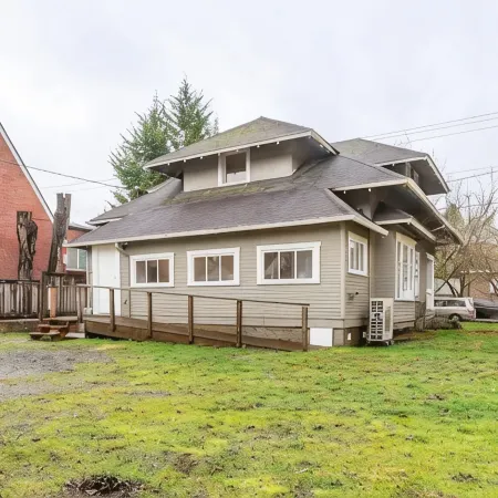 Historic Olympia Home in the heart of Olympia. Close to everything.