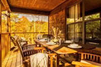 Family‑Friendly Retreat: Hot Tub, Theater + Close to Attractions - บ้านพักหลังเล็ก
