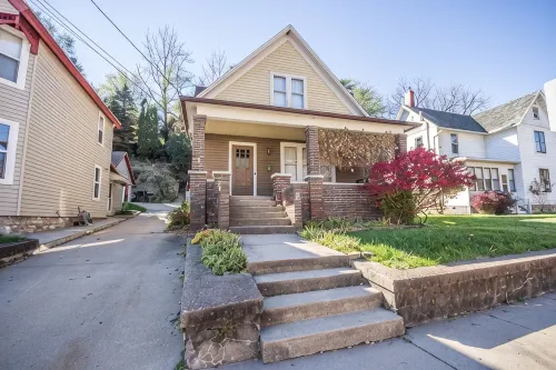 New Listing! Charming home two blocks from Galena Main St with deck and parking - 3つ星