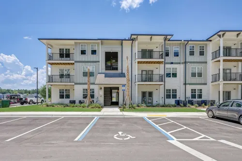 Lush Emerald Nr JAX INT Airport & Shopping - balcony