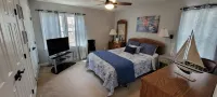 Beautiful Lake Front in Quiet Cove, Convenient to Boat Ramp, Dining & Shopping - 3 stjerner