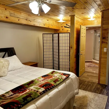 4-Bedroom Direct Waterfront Lakehouse in Maine. Fire Pit, Deck, Private Dock.