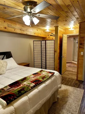 4-Bedroom Direct Waterfront Lakehouse in Maine. Fire Pit, Deck, Private Dock. - Wifi