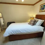 OLD SMIDDY APARTMENT, BALLOCH, LOCH LOMOND SLEEPS 3 IN FAMILY ROOM -  Privatzimmer