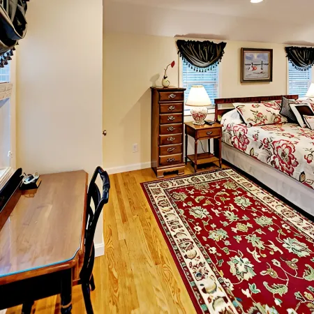 New, dog-friendly 5-bed home. Steps to Keyes Beach, Main Street, and Harbor!
