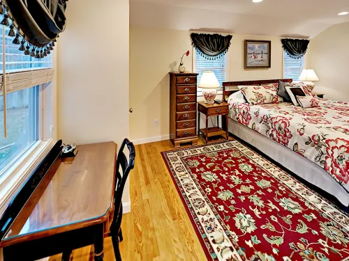 New, dog-friendly 5-bed home. Steps to Keyes Beach, Main Street, and Harbor! - 2-Star