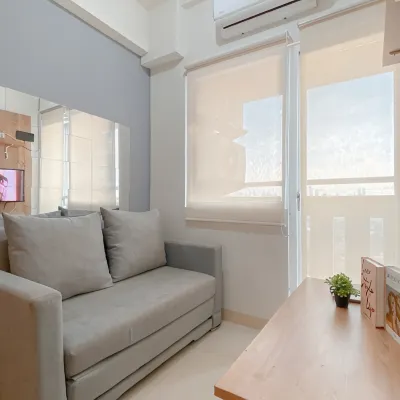 Compact 2BR Apartment Direct Access to Mall at Green Pramuka City By Travelio 아리온 몰 주변 호텔