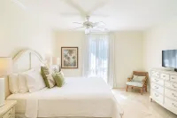 Oceanfront 2 Bedroom Villa 204 on Grace Bay in Villa Renaissance-Updated!! - 4 stjerner