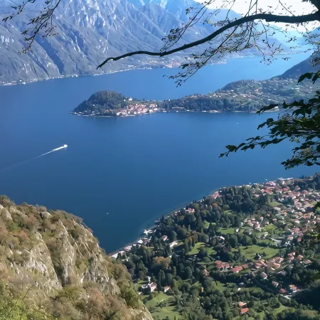 Beautiful view of the lake and mountains, free WiFi, calm.