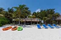 Beachfront Villa with pool & waterfall: Gorgeous sandy beach -  Casas de vacaciones