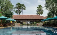 Villa Bukit Pinus - piscina