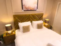 Classic & Cozy | 1BHK | Next To Food Street - parking