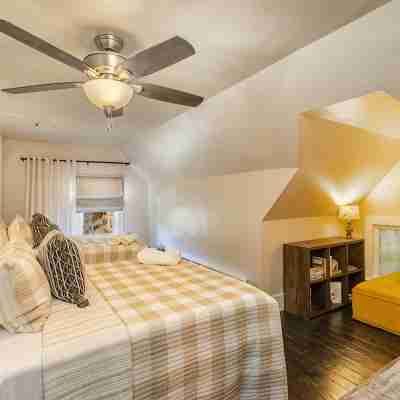 11 bedroom Lodge - Swim Spa/Hot Tub - Firepit - Game room - sleeps 26 Rooms