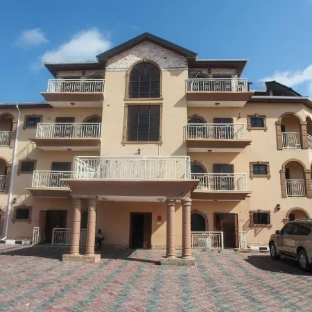 Carleton Hotel & Suites